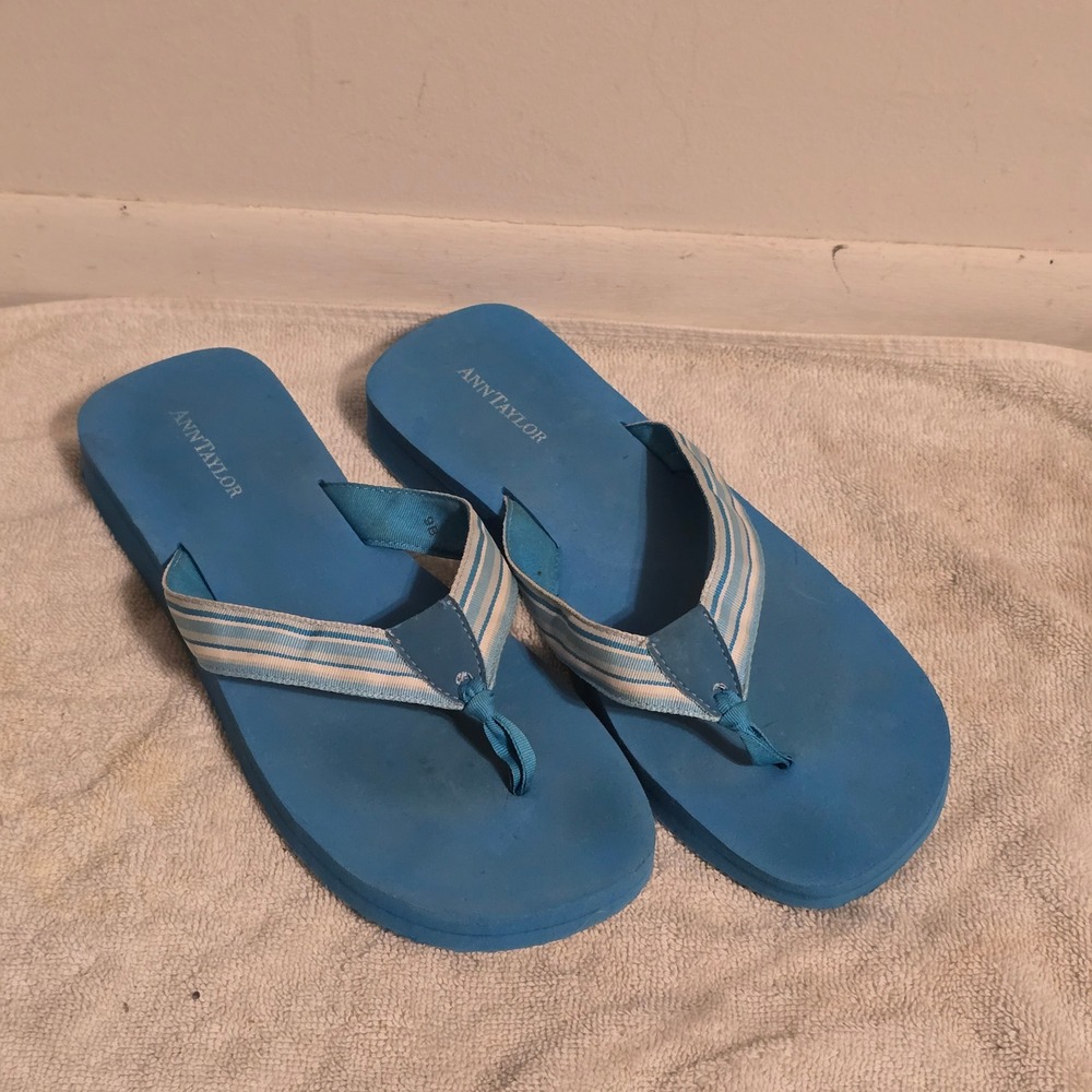 Ann Taylor Flip Flops Women 9B Blue Striped Strap Foam Platform Thong Sandals